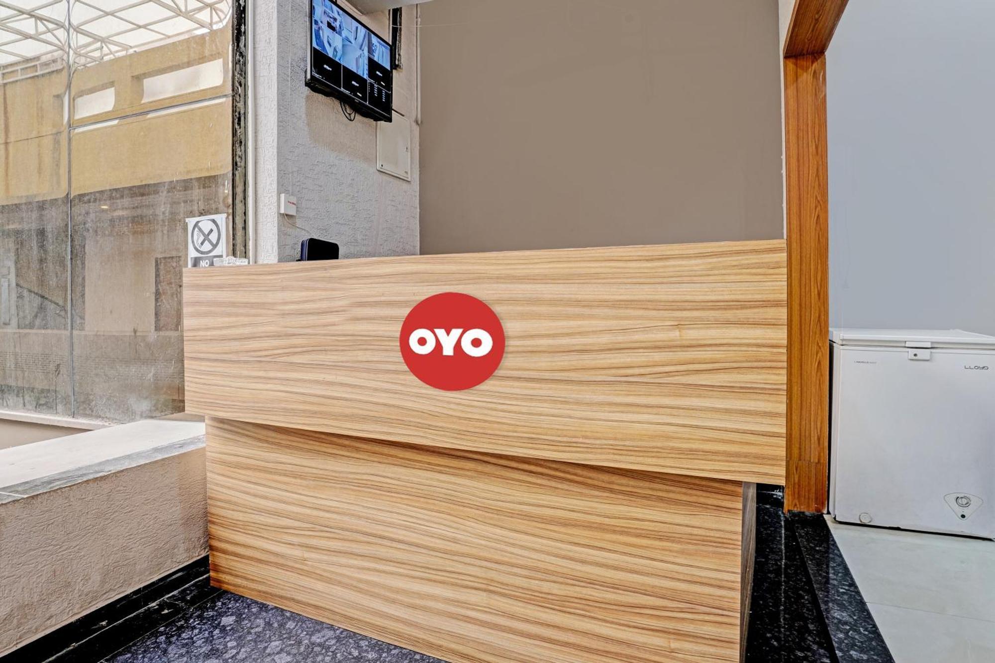 OYO 90395 Hotel 9 Surat Exterior foto